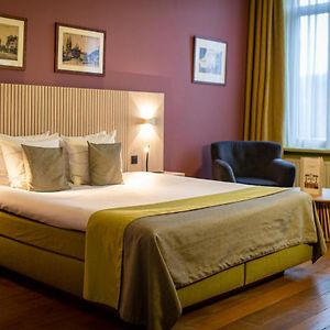 Camera grande con letto king size